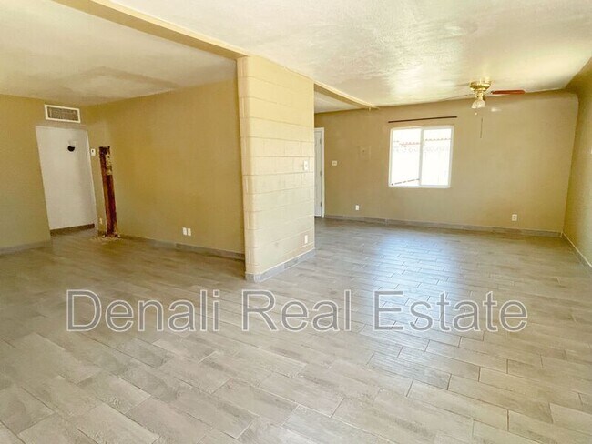 2138 E Turney Ave Phoenix, AZ 85016 photo 2