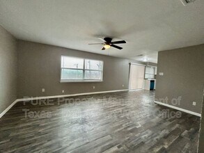 641 Gallant Fox Dr Dallas, TX 75211 photo 3