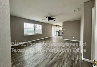 641 Gallant Fox Dr Dallas, TX 75211 photo 4