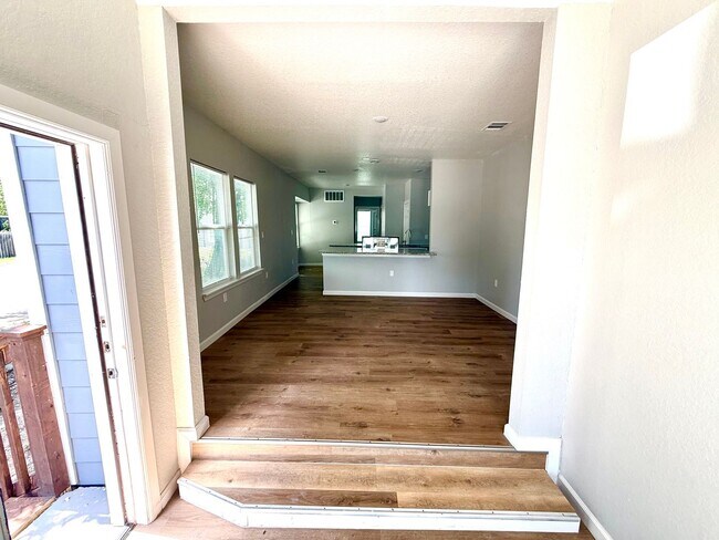 2422 W Commerce St San Antonio, TX 78207 photo 3