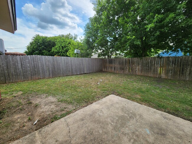 2107 Lazy Ridge Dr Killeen, TX 76543 photo 3