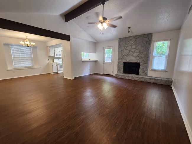2107 Lazy Ridge Dr Killeen, TX 76543 photo 2
