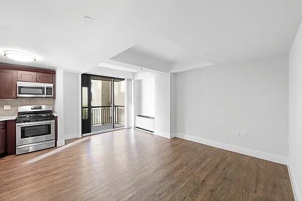 354 E 91st St New York, NY 10128 photo 4