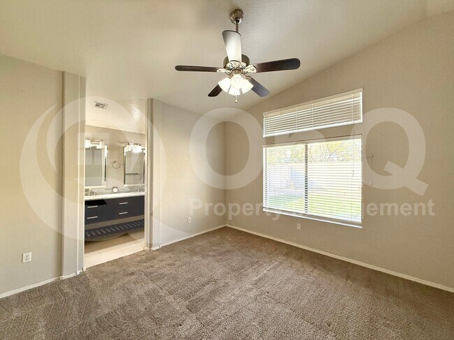 838 E Ross Ave photo 5