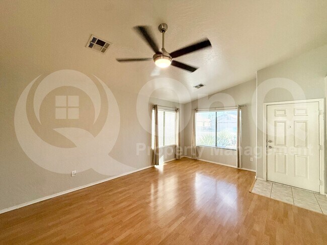 838 E Ross Ave photo 3