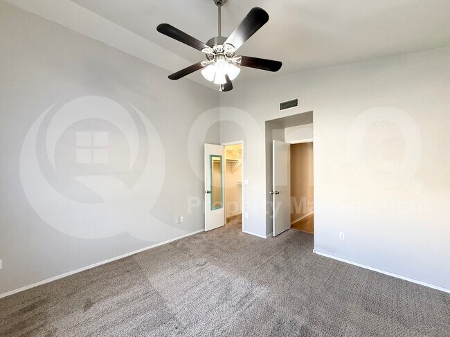 838 E Ross Ave photo 4