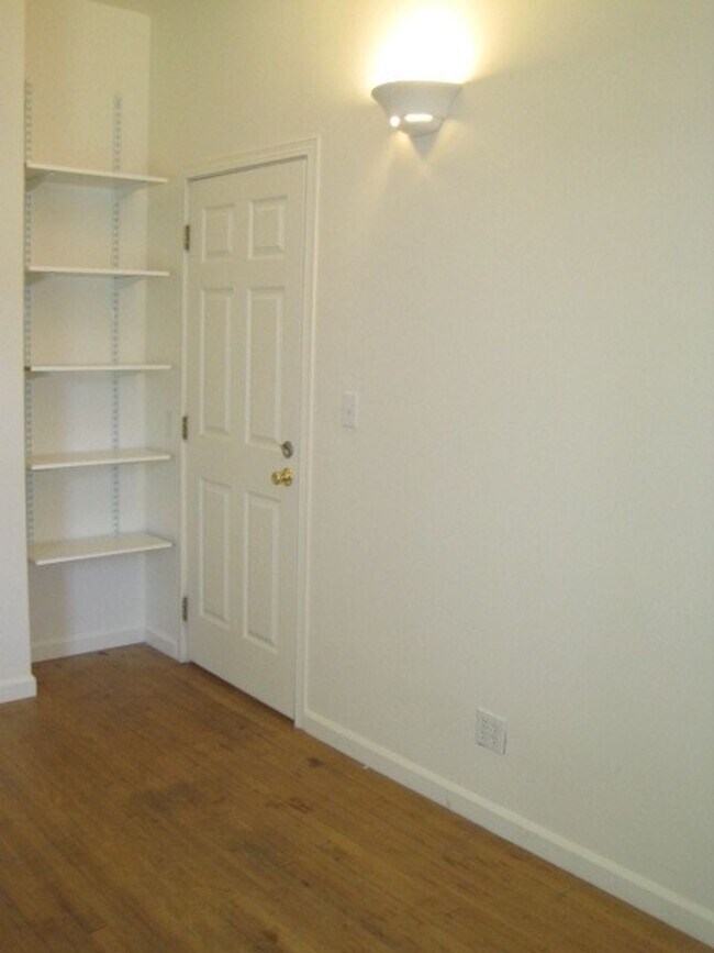 5043 18th Ave NE Seattle, WA 98105 photo 5