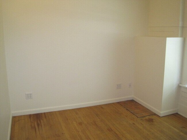5043 18th Ave NE Seattle, WA 98105 photo 3