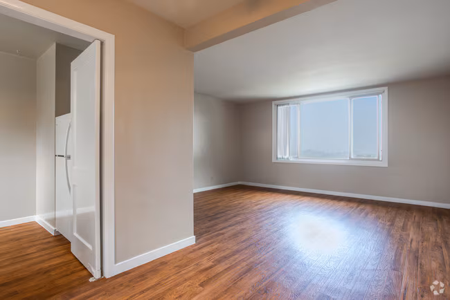 Kirkham Heights Apartments photo 2