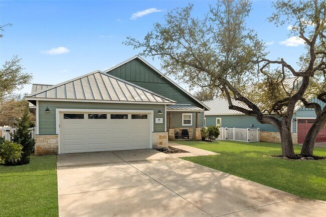 435 Hays Street, Dripping Springs, TX 78620 photo 2