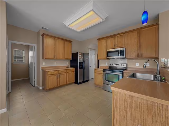 1119 Gaines Mills Rd Grand Prairie, TX 75052 photo 5