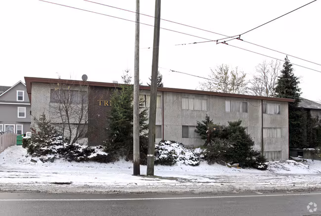 Triad Apartments photo 2