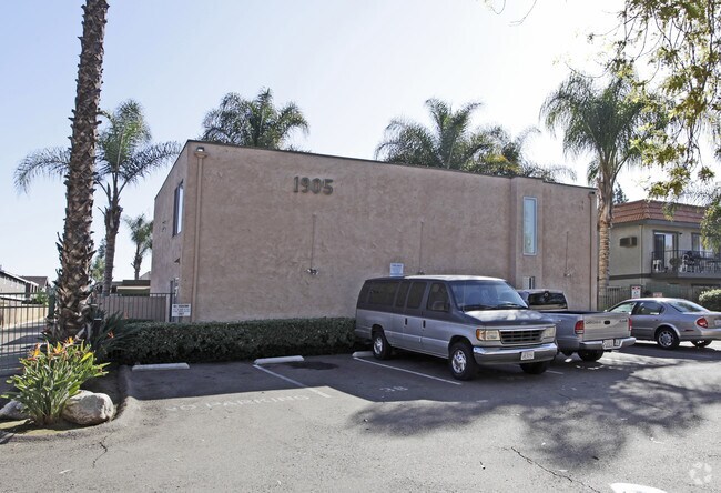 Grand Palm Village Apartments photo 3
