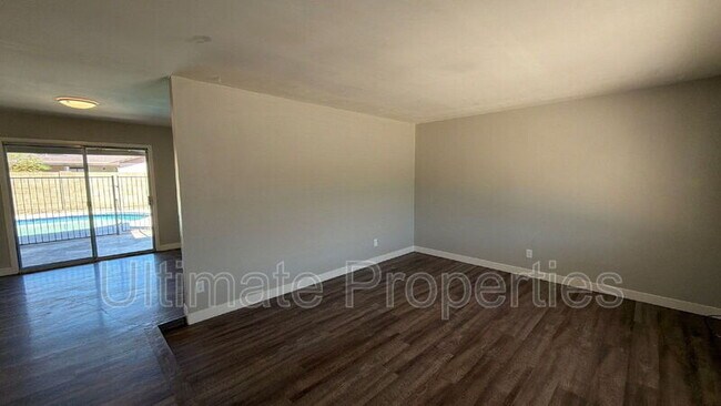 19219 N 21st Dr Phoenix, AZ 85027 photo 2