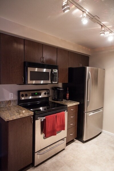Kirkland Two Bedroom Condo photo 5
