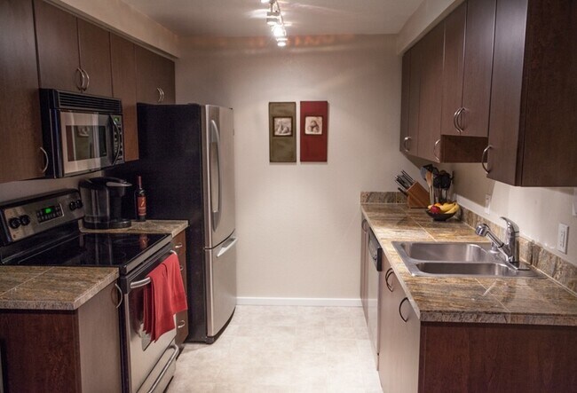 Kirkland Two Bedroom Condo photo 4