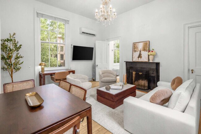 3 E 9th St New York, NY 10003 photo 2