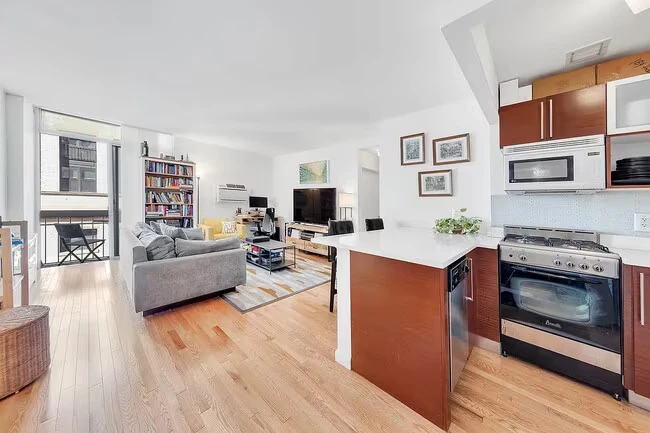 184 Thompson St New York, NY 10012 photo 4