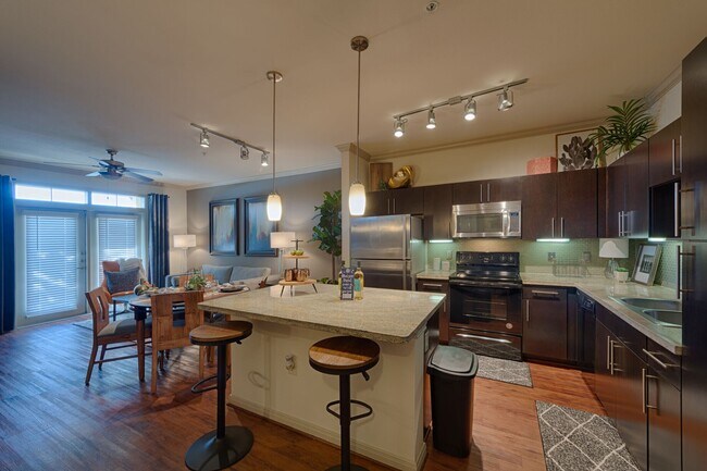 8877 Lakes at 610 Dr Houston, TX 77054 photo 3