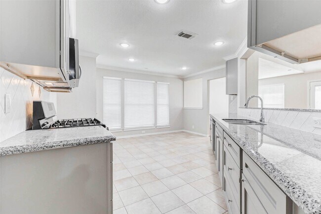 2410 Clear Ridge Drive, Kingwood, TX 77339 photo 4