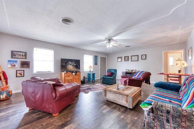 720 Chisholm Trail, Denton, TX 76209 photo 4