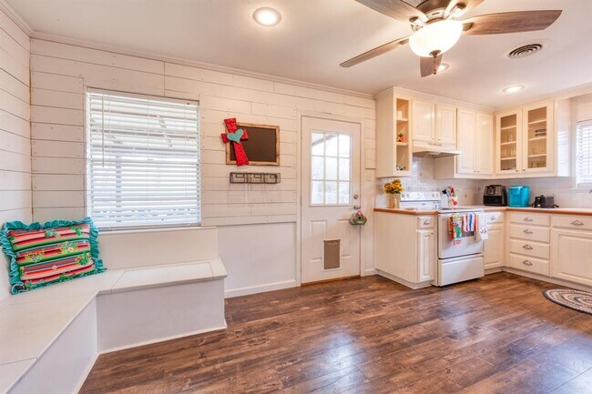 720 Chisholm Trail, Denton, TX 76209 photo 3