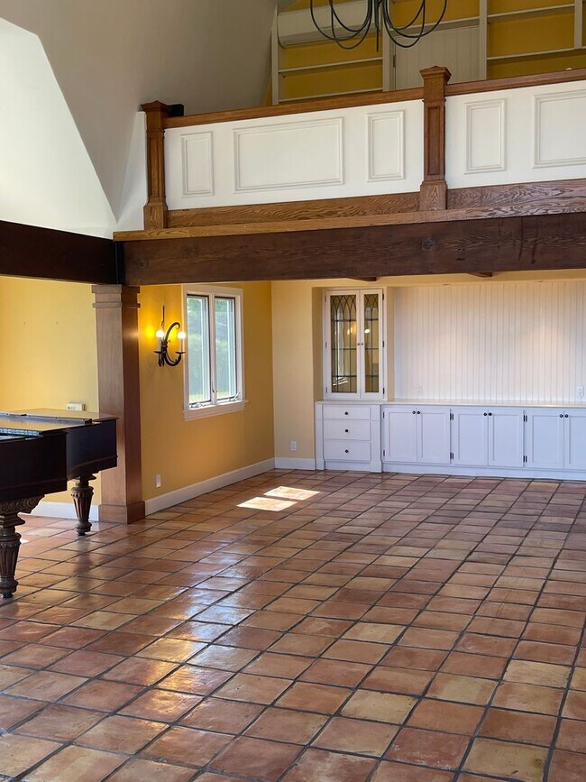 27271 Ursula Ln Los Altos Hills, CA 94022 photo 4