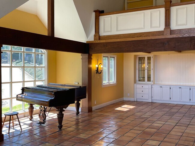 27271 Ursula Ln Los Altos Hills, CA 94022 photo 2