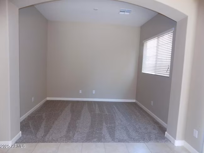 1367 E Country Club Dr photo 4