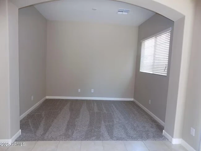 1367 E Country Club Dr photo 4