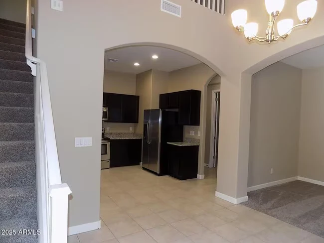 1367 E Country Club Dr photo 3