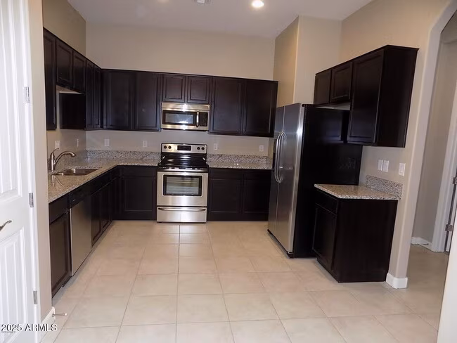 1367 E Country Club Dr photo 5
