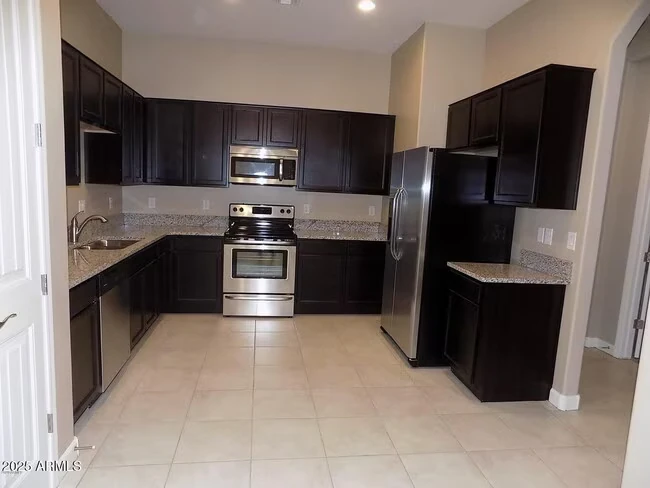 1367 E Country Club Dr photo 5