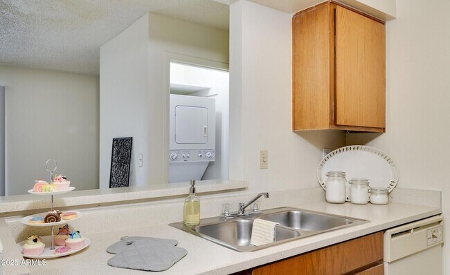 4101 W Union Hills Dr Glendale, AZ 85308 photo 4