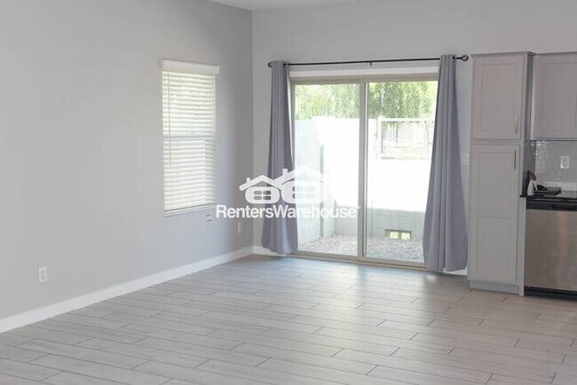 2264 W Harmont Dr Phoenix, AZ 85021 photo 4