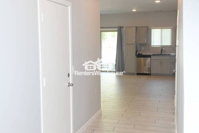 2264 W Harmont Dr Phoenix, AZ 85021 photo 2
