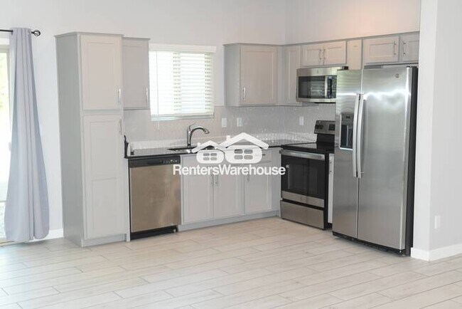 2264 W Harmont Dr Phoenix, AZ 85021 photo 5