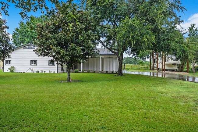 30720 Waller Spring Creek Road, Waller, TX 77484 photo 3