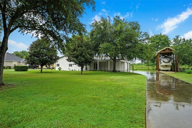 30720 Waller Spring Creek Road, Waller, TX 77484 photo 4