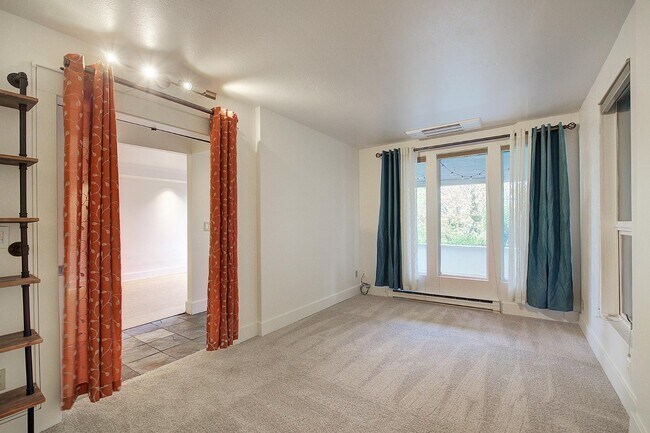 1038 Lakeview Boulevard East, Seattle, WA 98102 photo 3