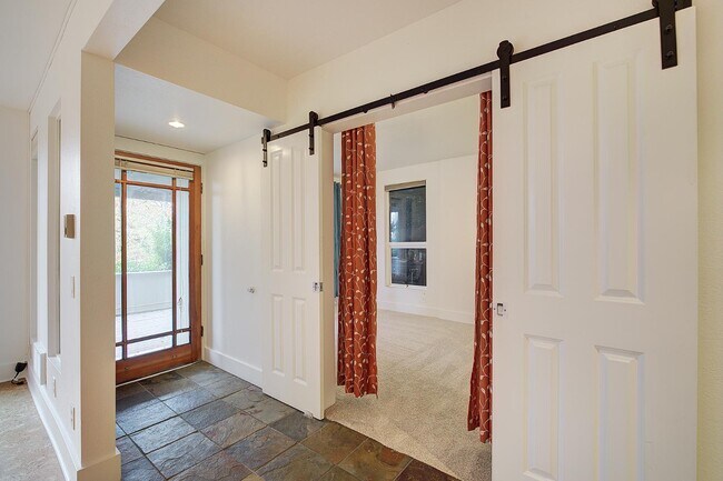 1038 Lakeview Boulevard East, Seattle, WA 98102 photo 5