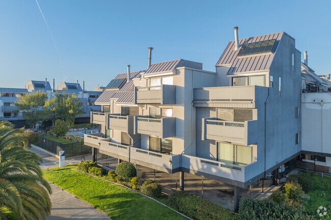 Portobello Condominiums photo 4