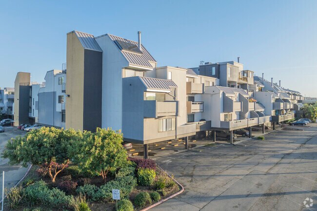 Portobello Condominiums photo 2