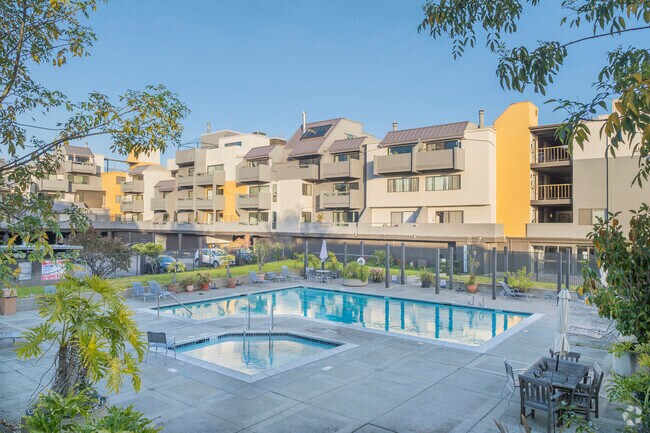 Portobello Condominiums photo 5