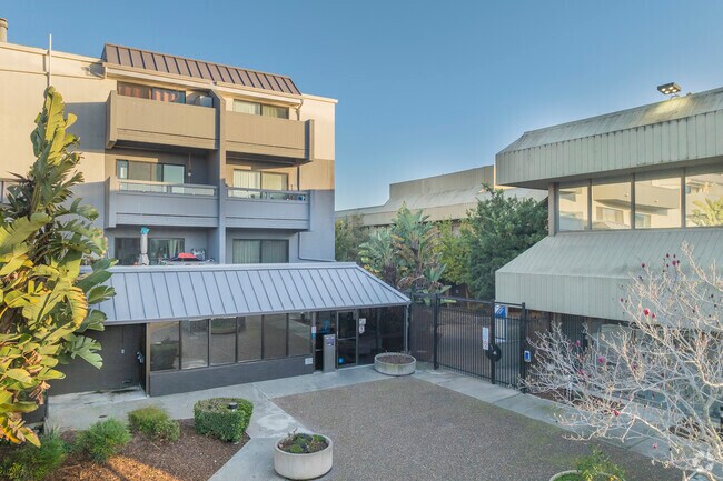 Portobello Condominiums photo 3