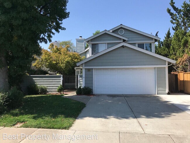 2904 Honeysuckle Cir