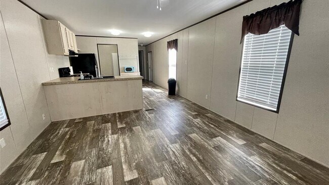 1203 Thicket Court, Granbury, TX 76048 photo 4