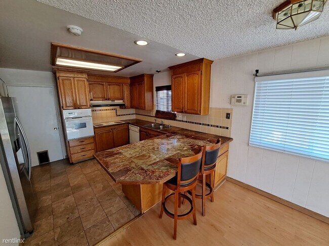 5517 Fiesta Rd Fremont, CA 94538 photo 2