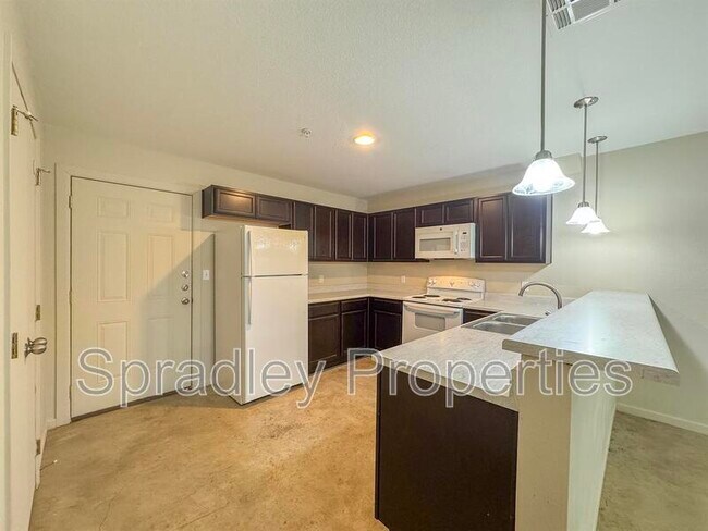 255 E 5th Ave Belton, TX 76513 photo 2
