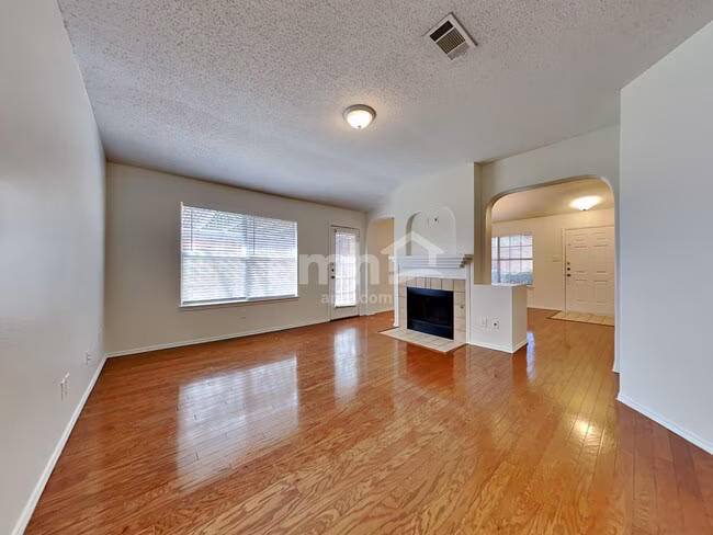 4332 Mesa Drive, Carrollton, TX 75010 photo 5
